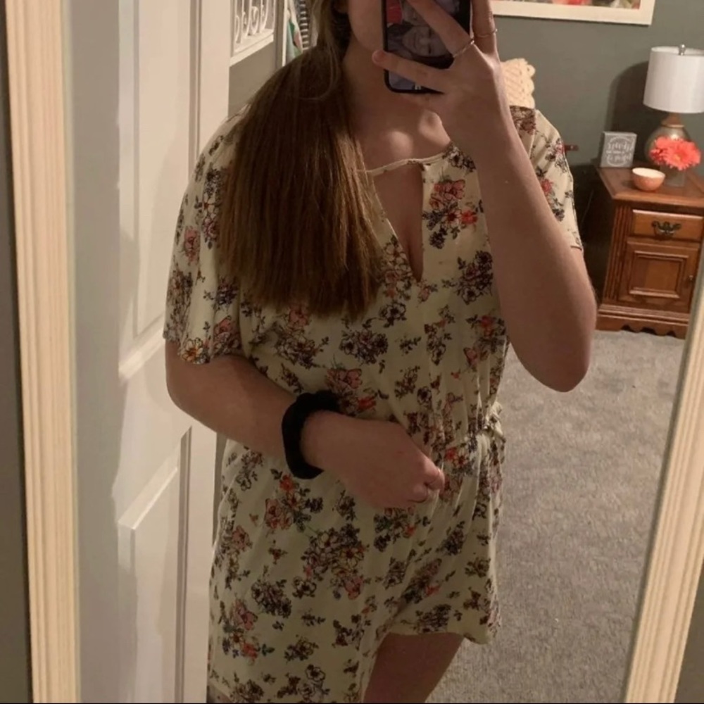 Romper - Picture 2 of 5
